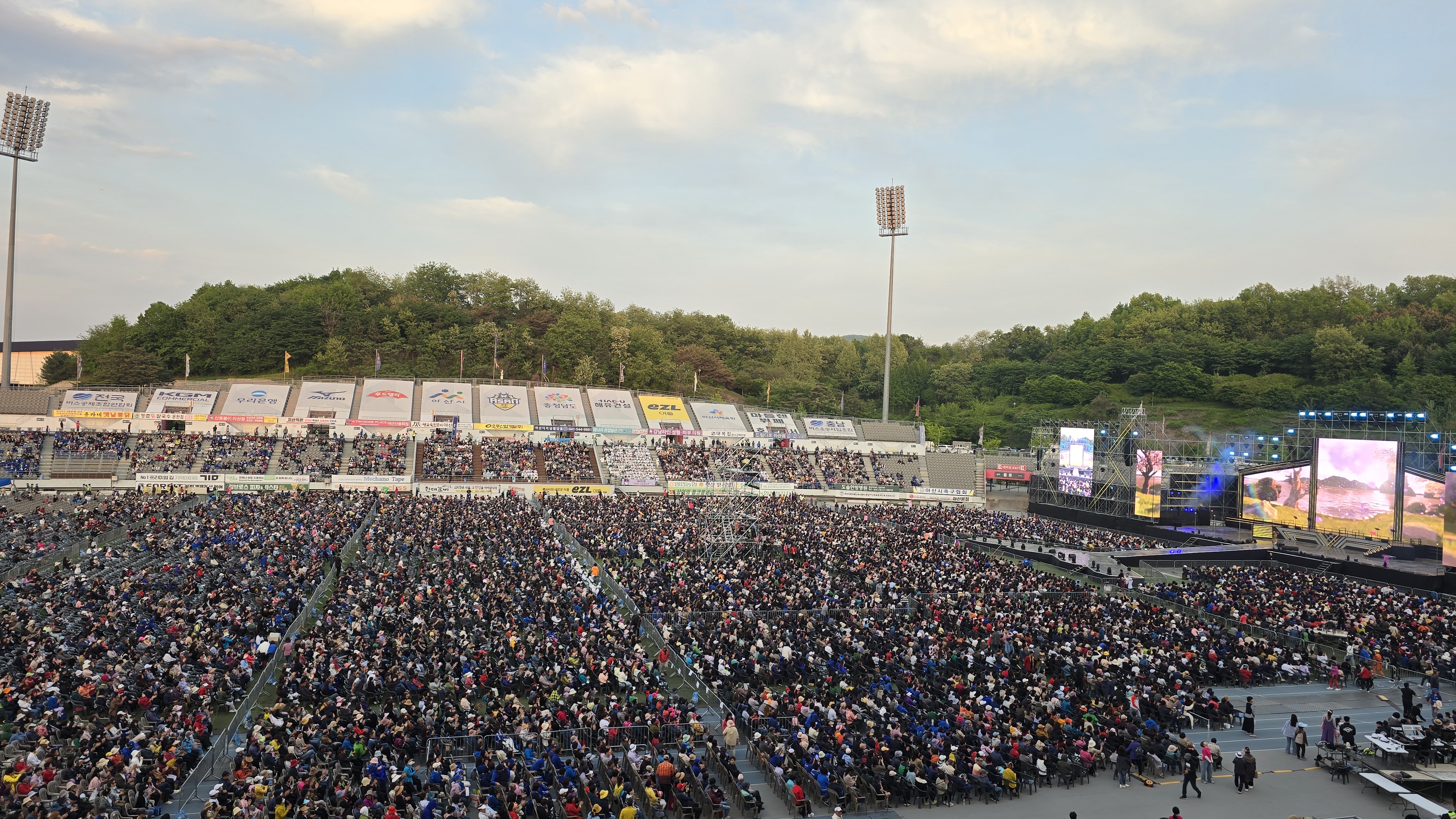 근로자의 날 기념 ‘아산 슈퍼히어로 콘서트’ 4만 관중 열광